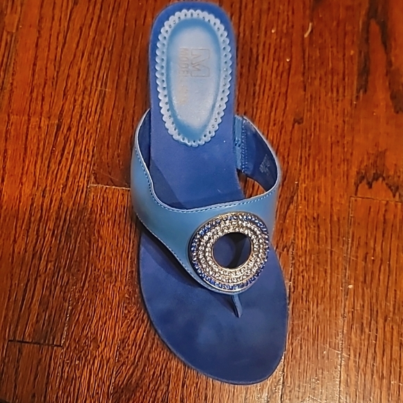 Blue sandals 9.5 - Picture 1 of 4
